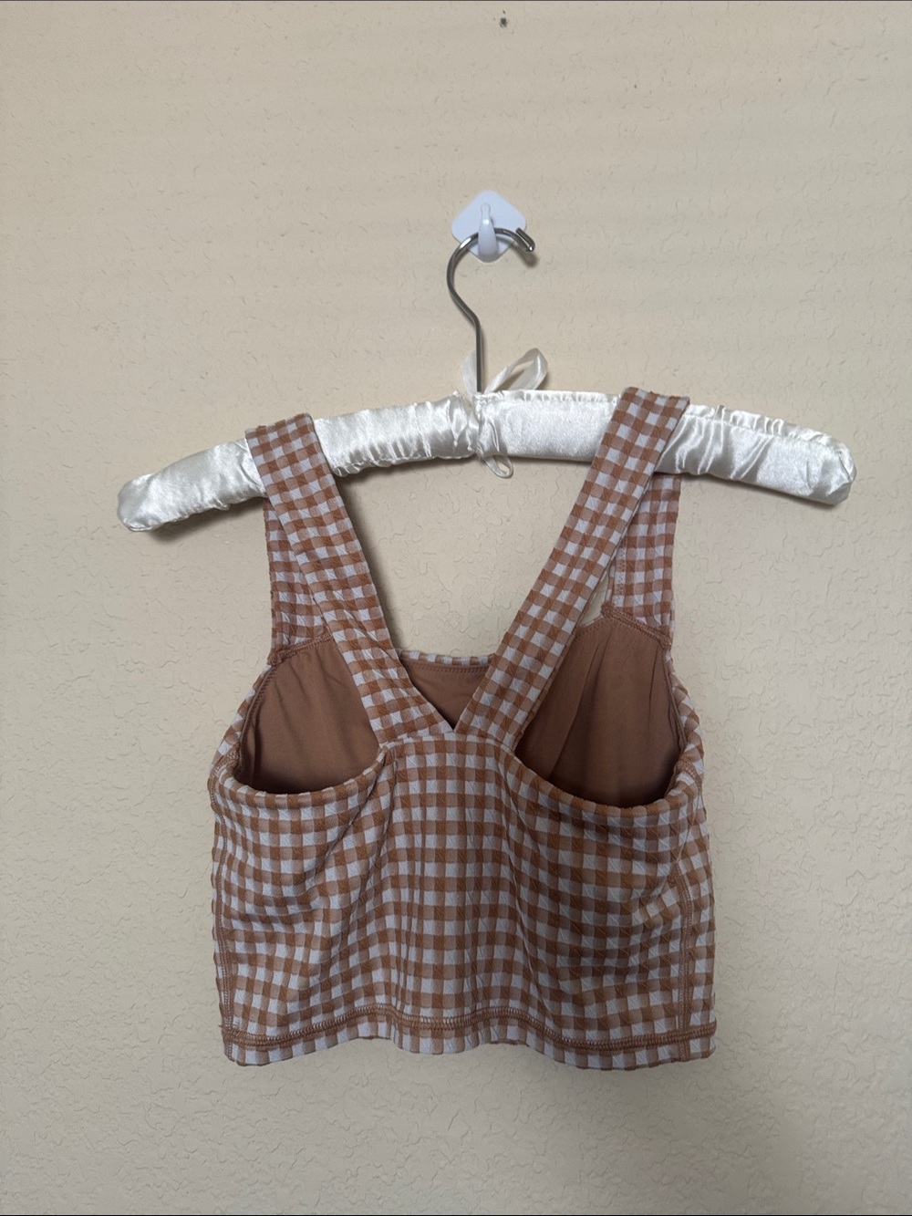 Offline by aerie Gingham Cropped Tank in Tan and White - Picture 3 of 3